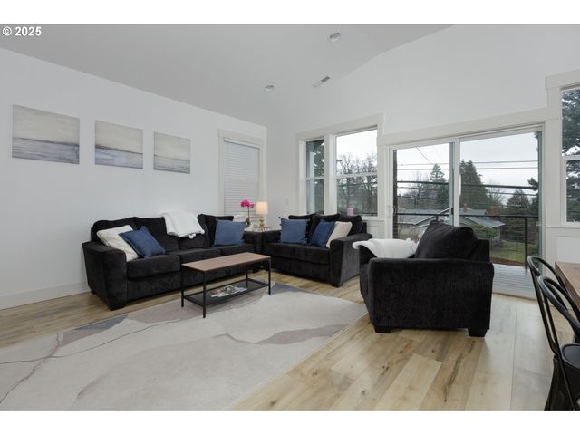 541 Nw Vancouver Ave, Stevenson, WA 98648