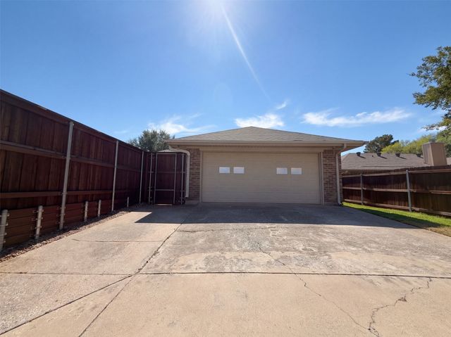 711 Rush Creek Drive, Allen, TX 75002