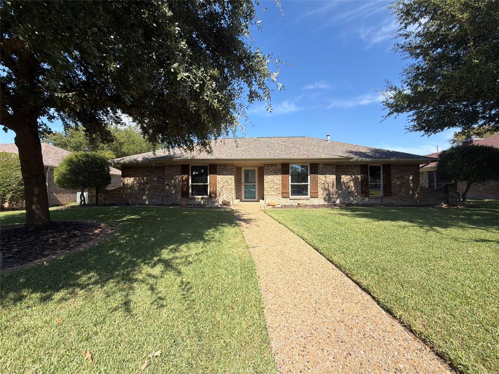 711 Rush Creek Drive, Allen, TX 75002