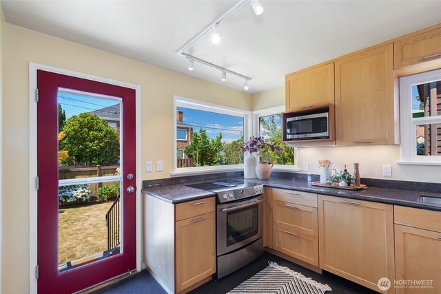 7551 33rd Avenue NW, Seattle, WA 98117