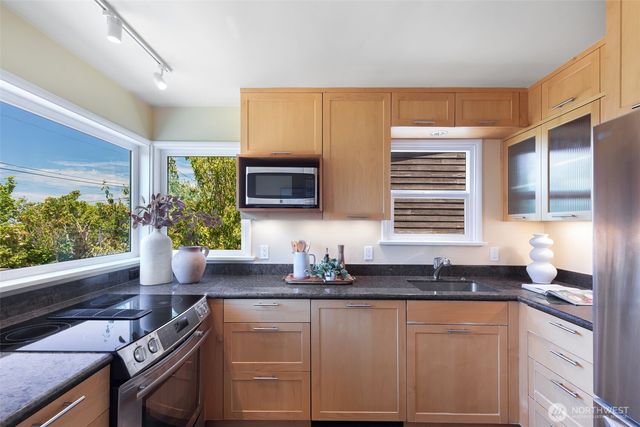 7551 33rd Avenue NW, Seattle, WA 98117