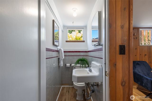 7551 33rd Avenue NW, Seattle, WA 98117