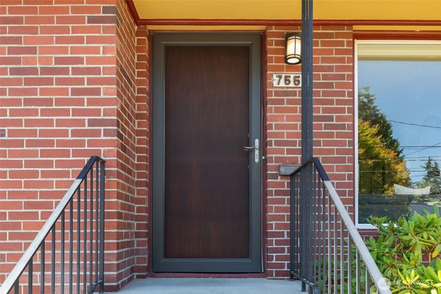 7551 33rd Avenue NW, Seattle, WA 98117