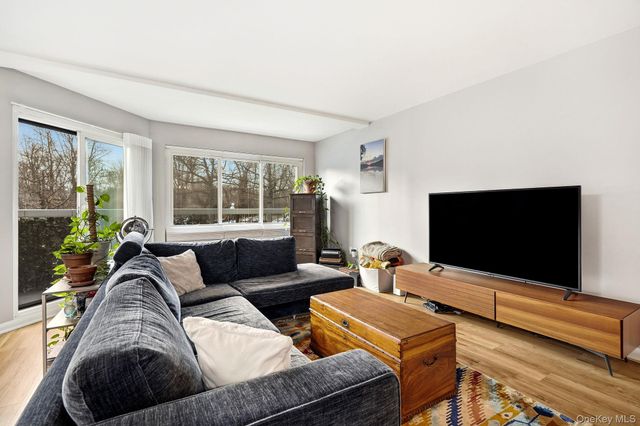 100 High Point Drive 306, Hartsdale, NY 10530