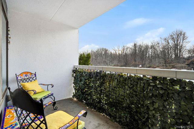 100 High Point Drive 306, Hartsdale, NY 10530