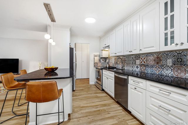 100 High Point Drive 306, Hartsdale, NY 10530