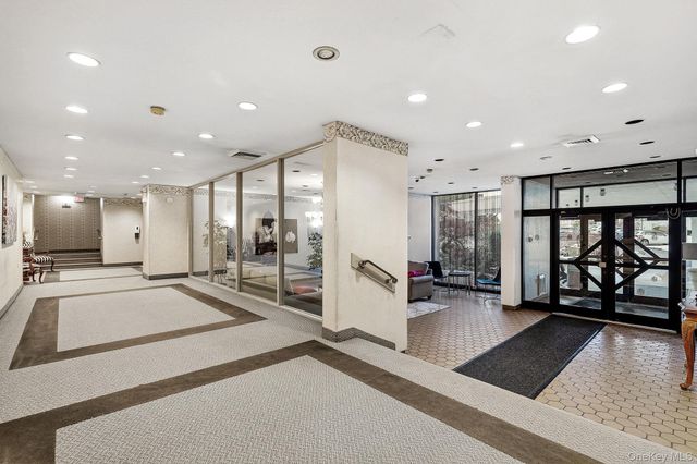 100 High Point Drive 306, Hartsdale, NY 10530