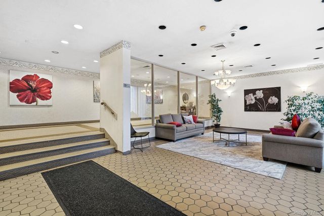 100 High Point Drive 306, Hartsdale, NY 10530