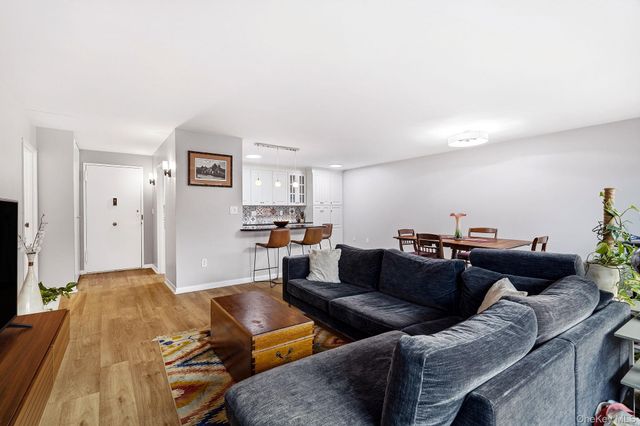 100 High Point Drive 306, Hartsdale, NY 10530