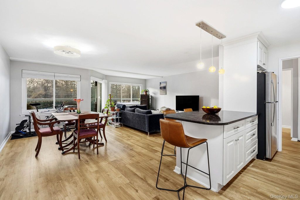 100 High Point Drive 306, Hartsdale, NY 10530