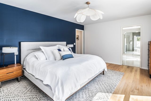 1225 W Deerpath Road, Lake Forest, IL 60045