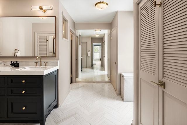 1225 W Deerpath Road, Lake Forest, IL 60045