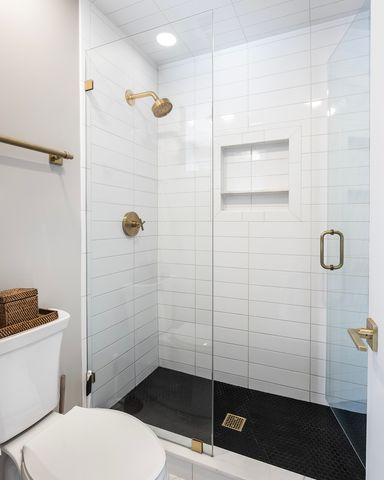 1225 W Deerpath Road, Lake Forest, IL 60045