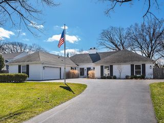1225 W Deerpath Road, Lake Forest, IL 60045