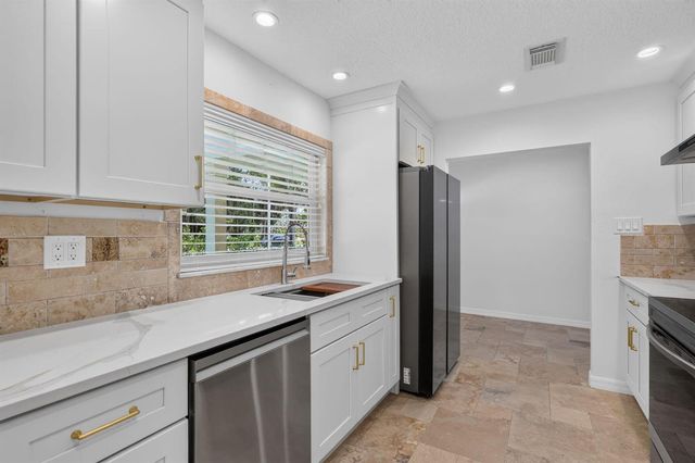 1125 41ST Avenue, Vero Beach, FL 32960
