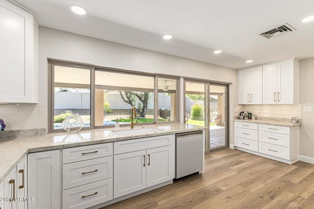 2901 E LAS ROCAS Drive, Phoenix, AZ 85028