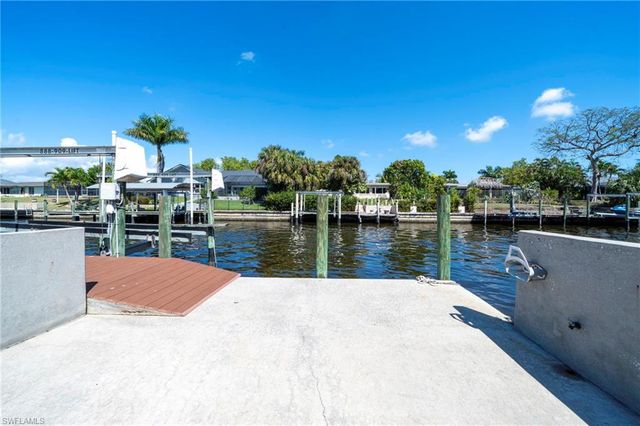 1433 28th TER, Cape Coral, FL 33904