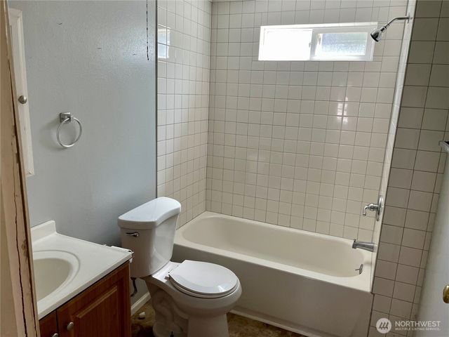 9058 Wallingford Avenue N, Seattle, WA 98103
