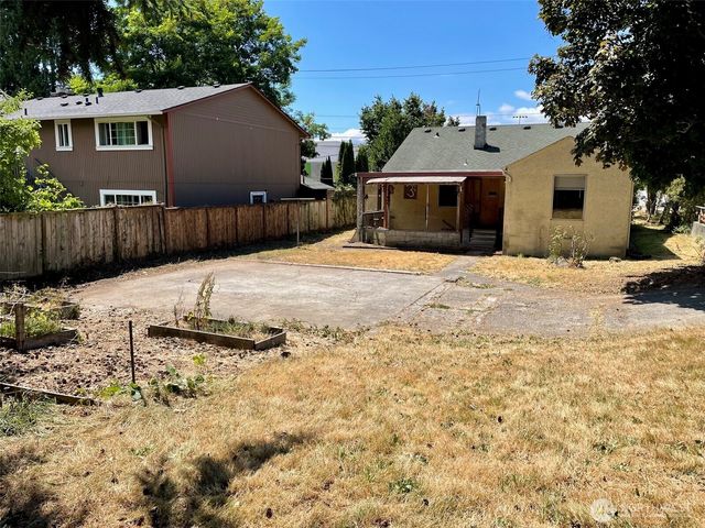 9058 Wallingford Avenue N, Seattle, WA 98103