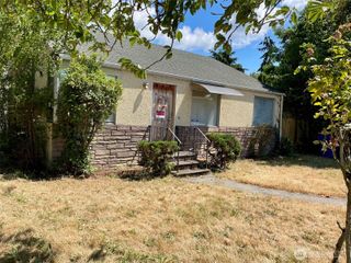 9058 Wallingford Avenue N, Seattle, WA 98103