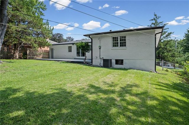 518 E 90th Terrace, Kansas City, MO 64131