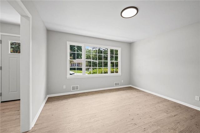 518 E 90th Terrace, Kansas City, MO 64131