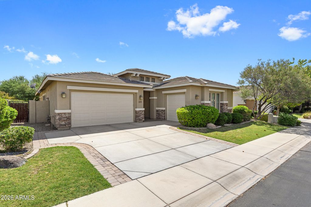 6692 S LYON Drive, Gilbert, AZ 85298 — exterior