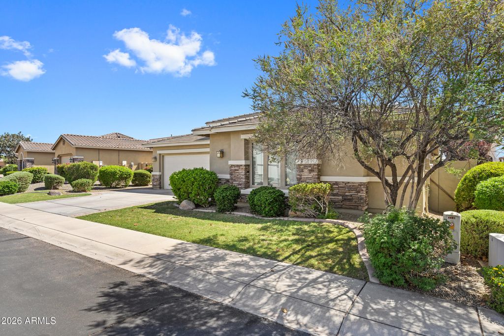 6692 S LYON Drive, Gilbert, AZ 85298 — photo 4