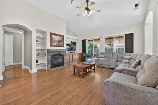 2467 Redington Avenue, Clovis, CA 93619
