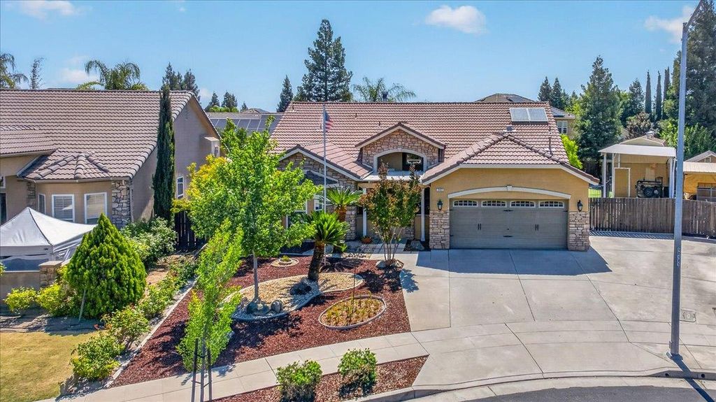 Image 1 of property listing at 2467 Redington Avenue, Clovis, CA 93619