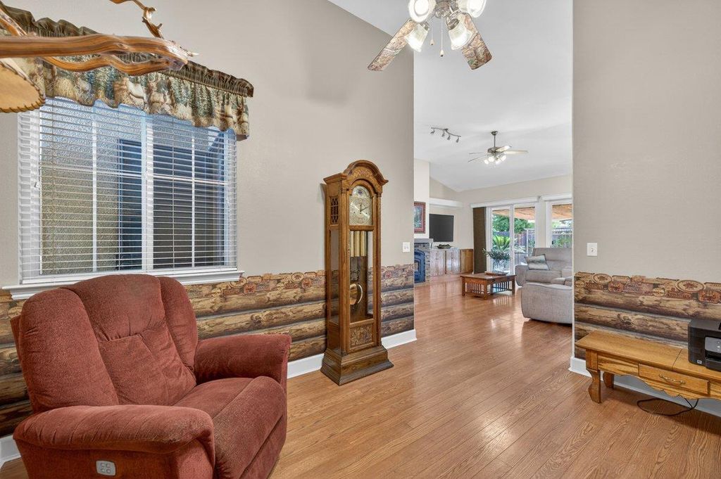 Image 11 of property listing at 2467 Redington Avenue, Clovis, CA 93619