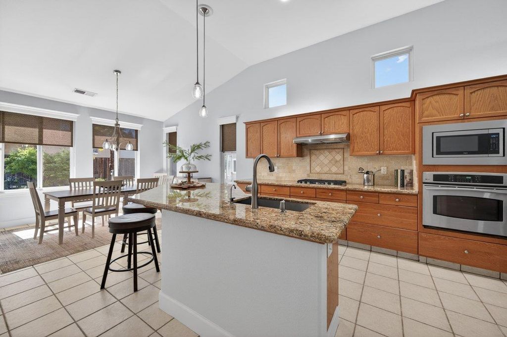 Image 12 of property listing at 2467 Redington Avenue, Clovis, CA 93619