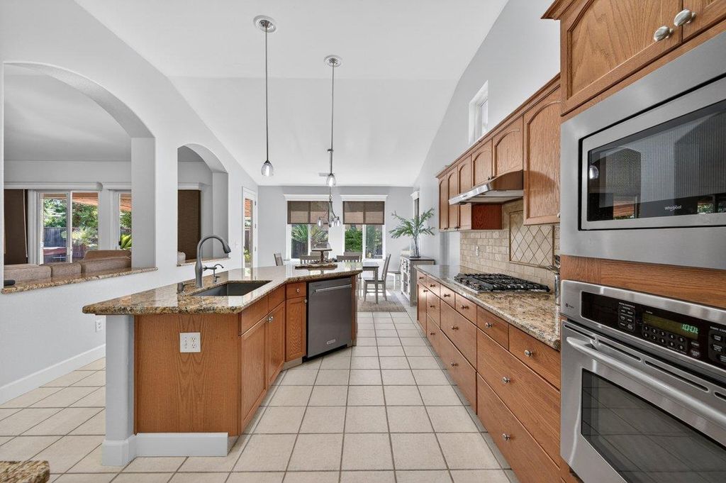 Image 14 of property listing at 2467 Redington Avenue, Clovis, CA 93619