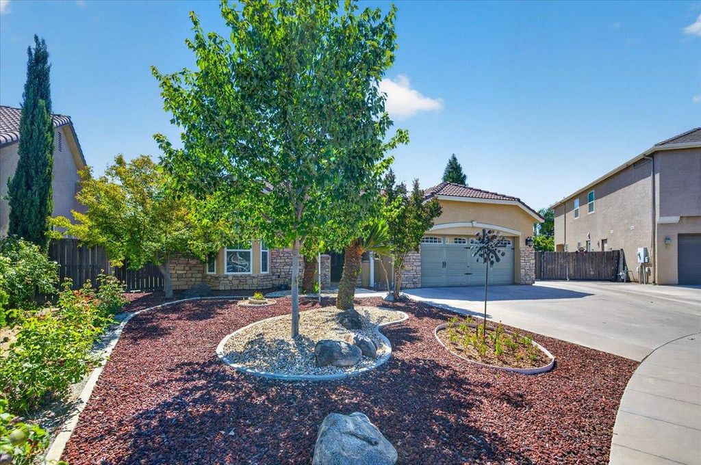 Image 4 of property listing at 2467 Redington Avenue, Clovis, CA 93619