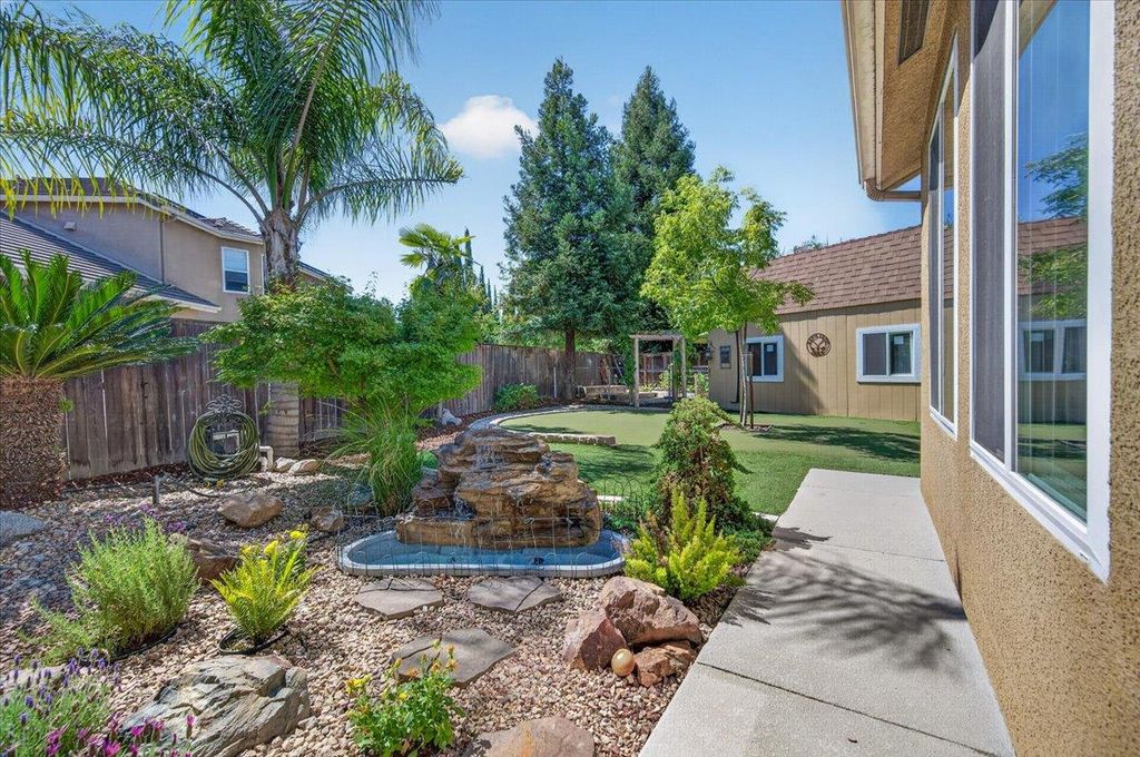 Image 40 of property listing at 2467 Redington Avenue, Clovis, CA 93619