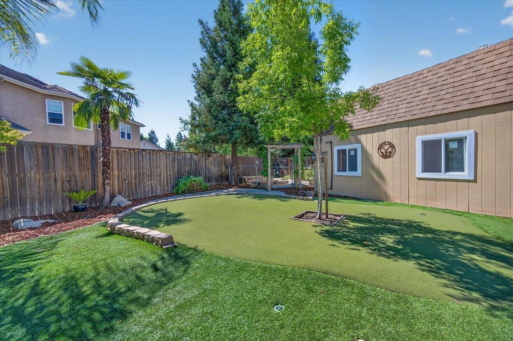 Image 44 of property listing at 2467 Redington Avenue, Clovis, CA 93619