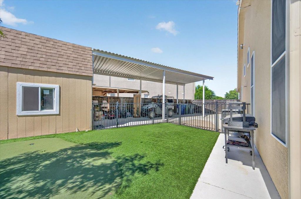 Image 46 of property listing at 2467 Redington Avenue, Clovis, CA 93619