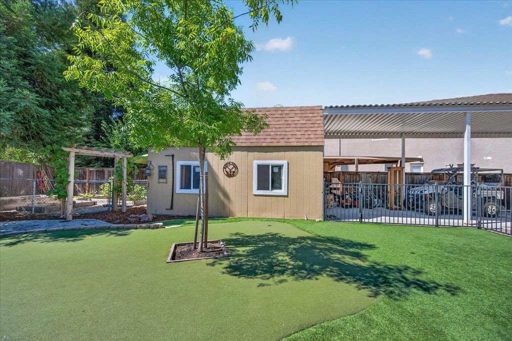 Image 48 of property listing at 2467 Redington Avenue, Clovis, CA 93619