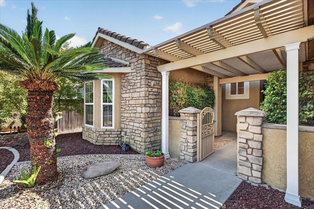 Image 5 of property listing at 2467 Redington Avenue, Clovis, CA 93619