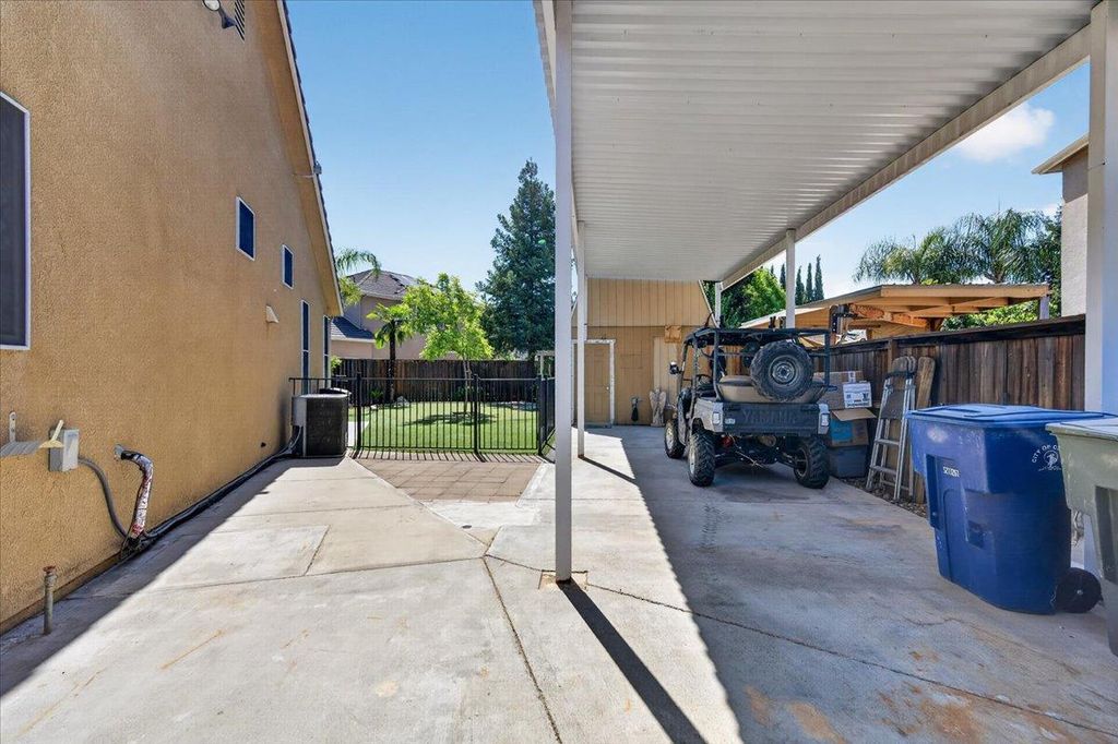Image 50 of property listing at 2467 Redington Avenue, Clovis, CA 93619
