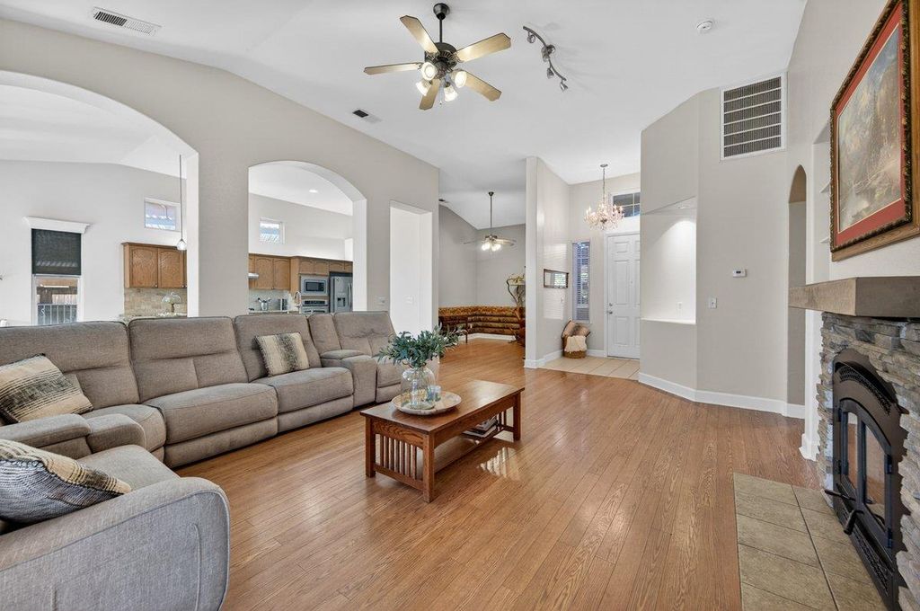 Image 7 of property listing at 2467 Redington Avenue, Clovis, CA 93619