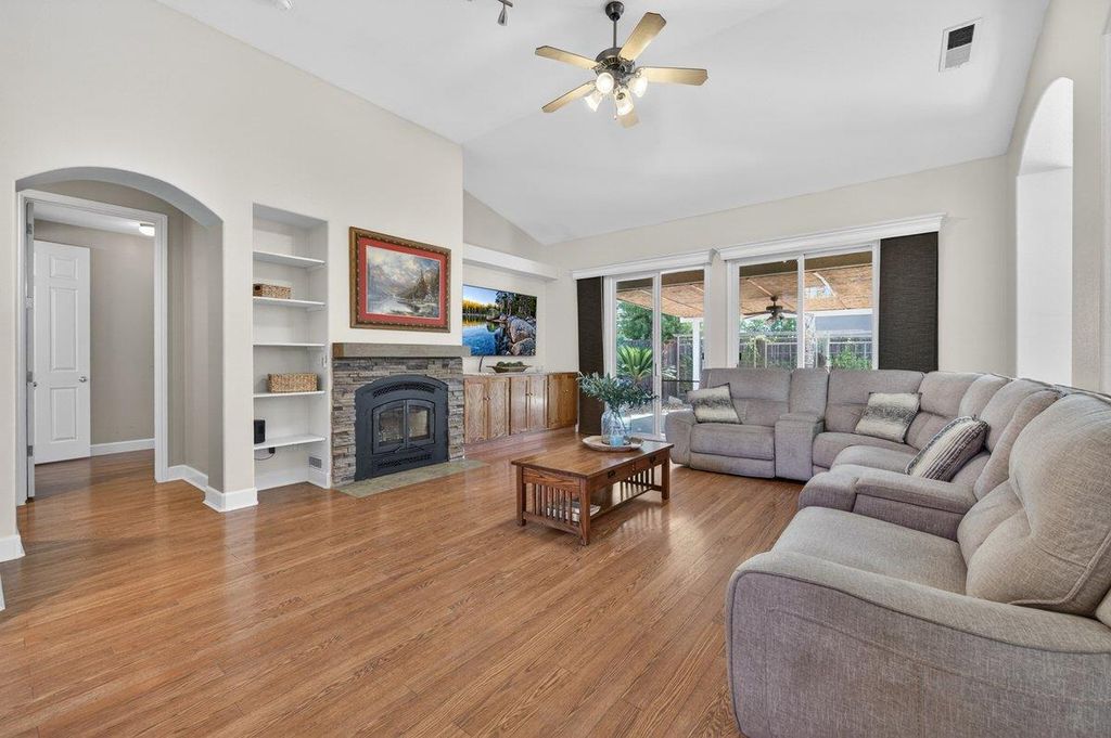 Image 8 of property listing at 2467 Redington Avenue, Clovis, CA 93619