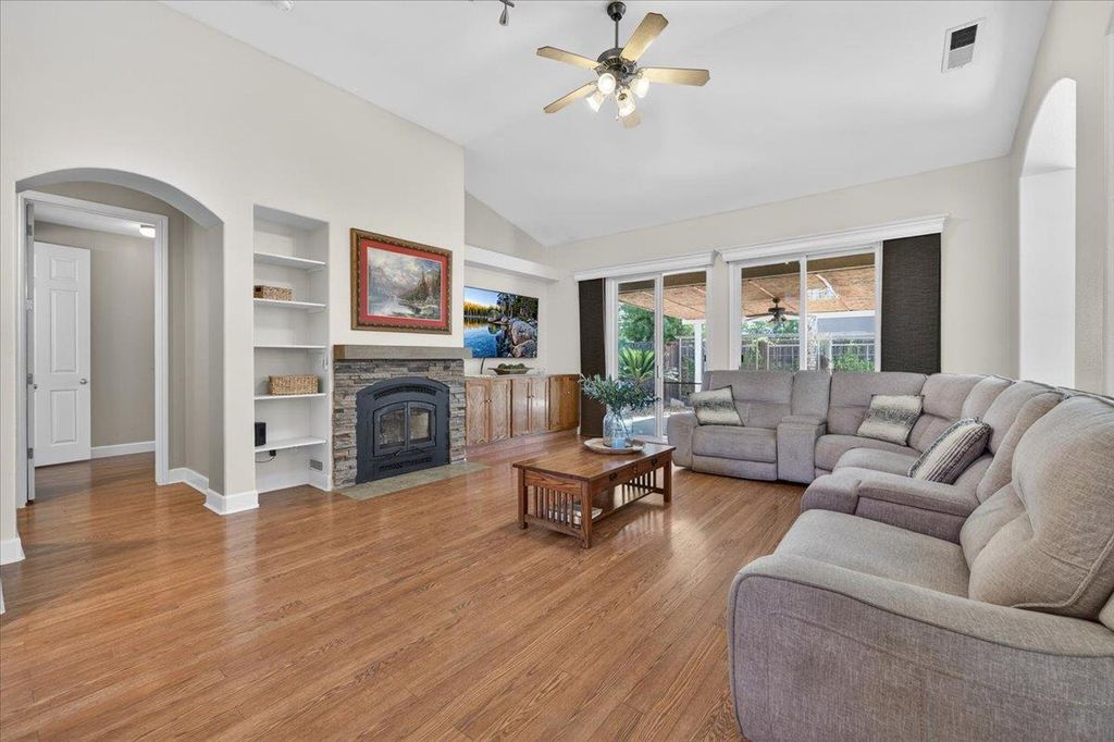 Image 9 of property listing at 2467 Redington Avenue, Clovis, CA 93619