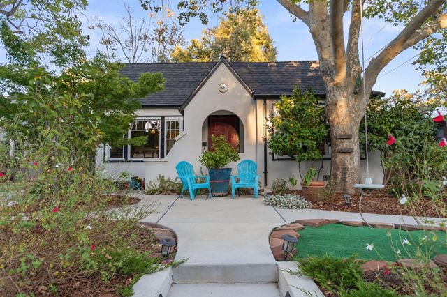 2813 27th St, Sacramento, CA 95818