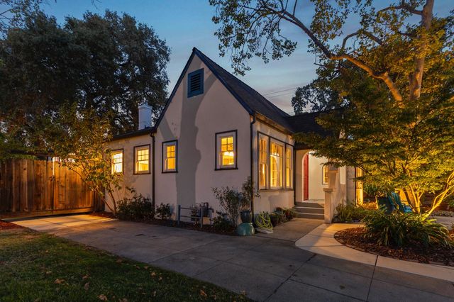 2813 27th St, Sacramento, CA 95818