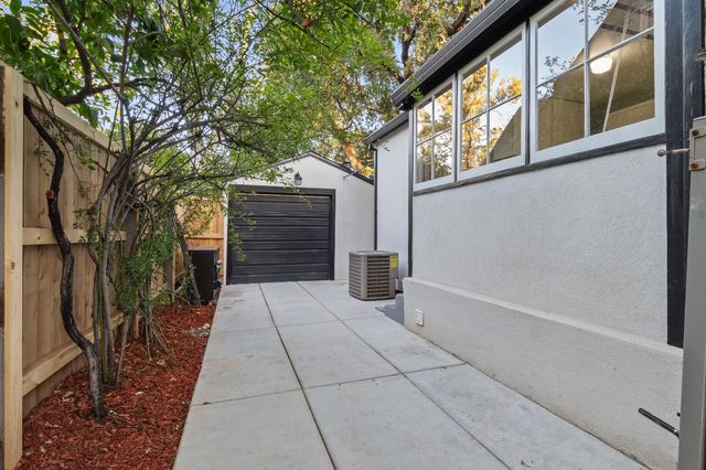 2813 27th St, Sacramento, CA 95818