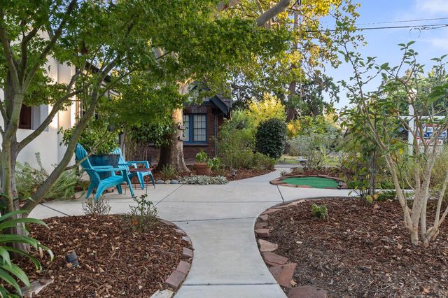 2813 27th St, Sacramento, CA 95818