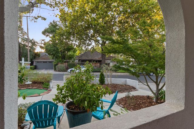 2813 27th St, Sacramento, CA 95818