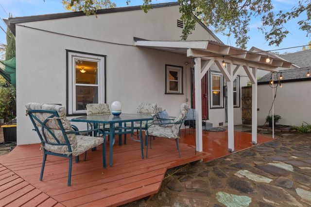 2813 27th St, Sacramento, CA 95818