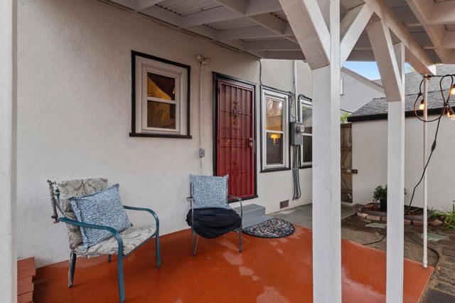 2813 27th St, Sacramento, CA 95818